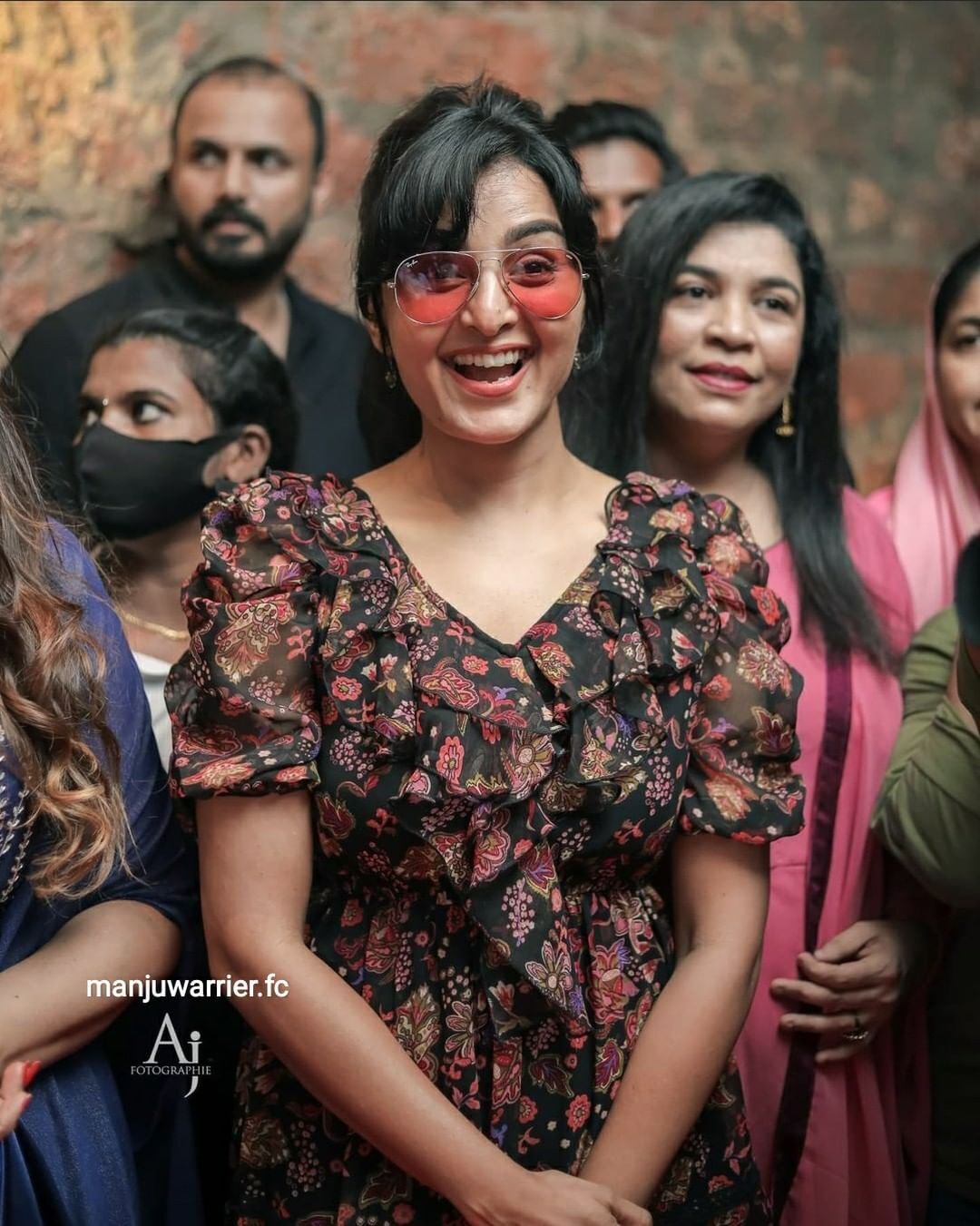  വനിതാ ദിനത്തിൽ ഫോട്ടോ പങ്കുവെച്ച് മഞ്ജു വാര്യർ....കിടിലൻ ക്യാപ്ഷനും..വളരെ ശരിയെന്ന് ആരാധകർ