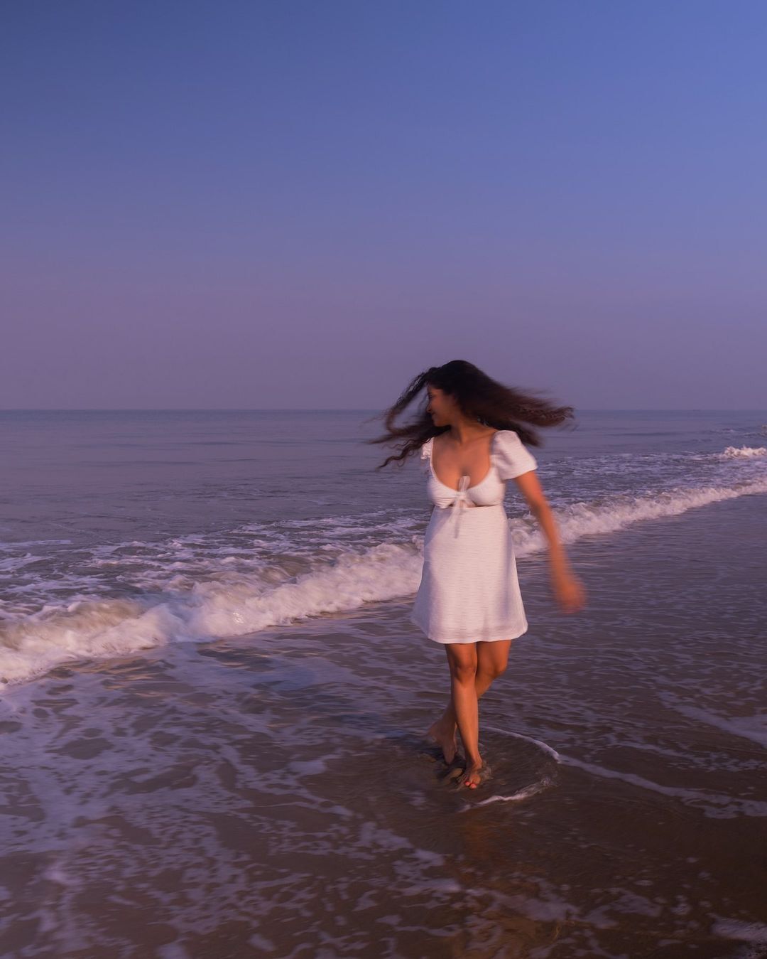 ബീച്ചിലൊരു ചില്ലിങ്ങ്: വൈറലായി പ്രിയതാരം അന്ന ബെന്നിന്റെ പുത്തന്‍ ചിത്രങ്ങള്‍ 