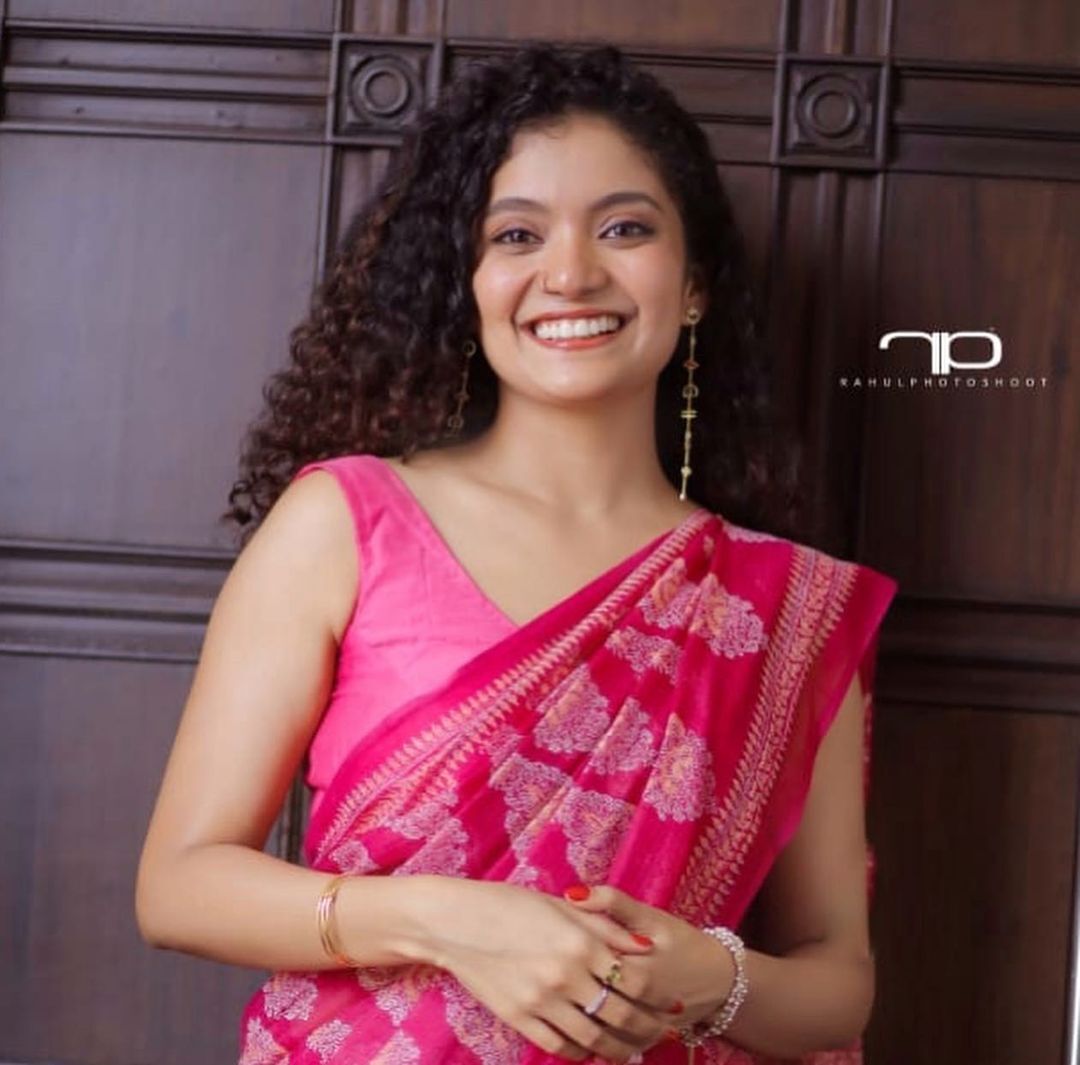 ബീച്ചിലൊരു ചില്ലിങ്ങ്: വൈറലായി പ്രിയതാരം അന്ന ബെന്നിന്റെ പുത്തന്‍ ചിത്രങ്ങള്‍ 