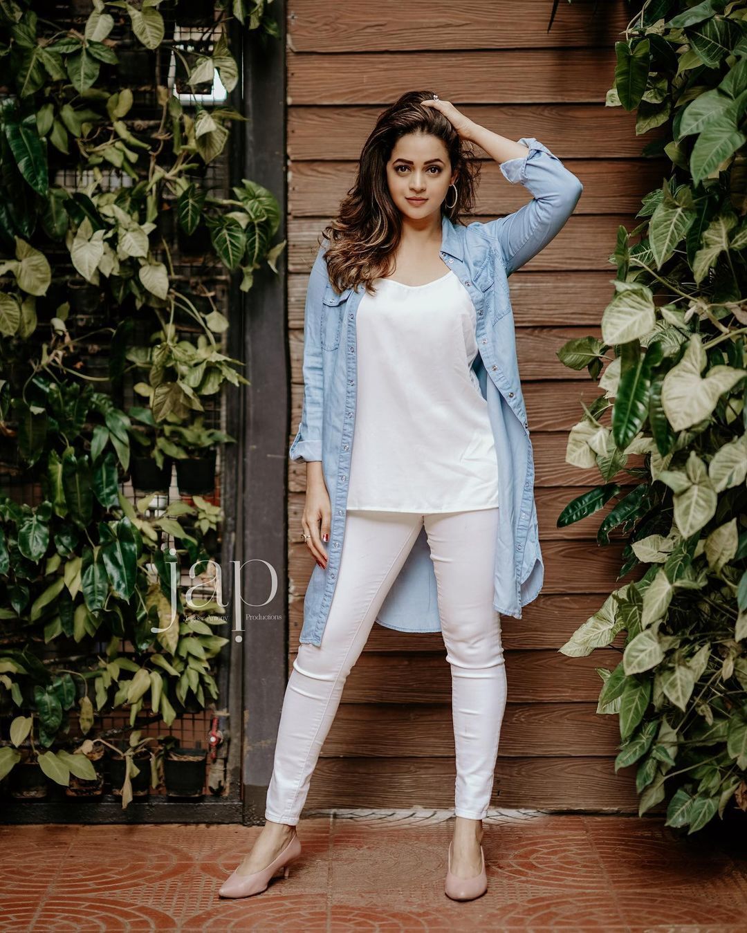  'ബ്ലൂം ആന്റ് ഗ്രോ'; കിടിലൻ ഫോട്ടോഷൂട്ടുമായി ഭാവന..ഫോട്ടോകൾ വൻ വൈറൽ..കമന്റുമായി ബർഖാ ദത്ത്