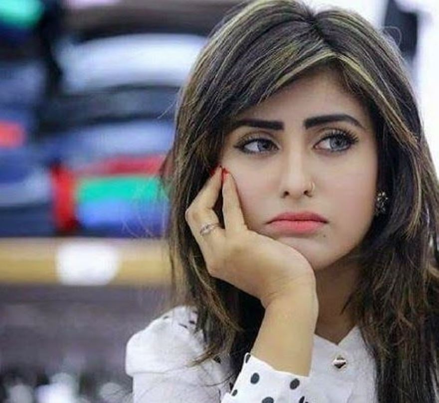 খোলা চুল, হালকা লিপস্টিকে সোশ্যাল মিডিয়ায় উষ্ণতার পারদ ছড়াচ্ছেন আনিকা কবির শখ