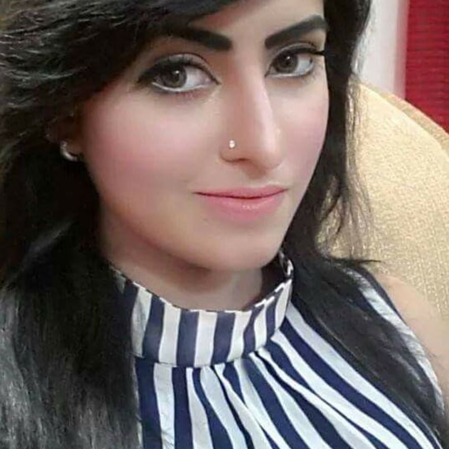 খোলা চুল, হালকা লিপস্টিকে সোশ্যাল মিডিয়ায় উষ্ণতার পারদ ছড়াচ্ছেন আনিকা কবির শখ