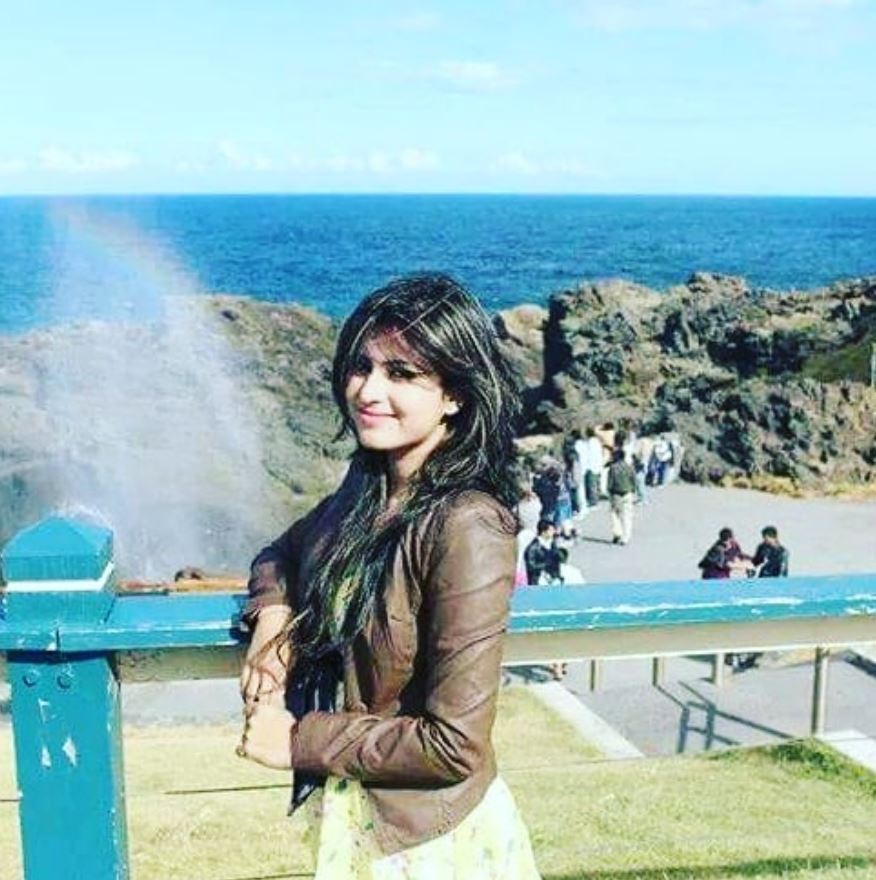 খোলা চুল, হালকা লিপস্টিকে সোশ্যাল মিডিয়ায় উষ্ণতার পারদ ছড়াচ্ছেন আনিকা কবির শখ