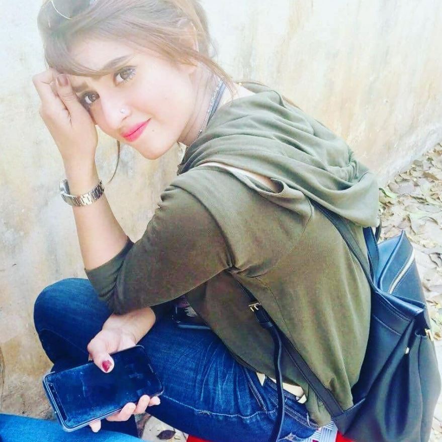 খোলা চুল, হালকা লিপস্টিকে সোশ্যাল মিডিয়ায় উষ্ণতার পারদ ছড়াচ্ছেন আনিকা কবির শখ