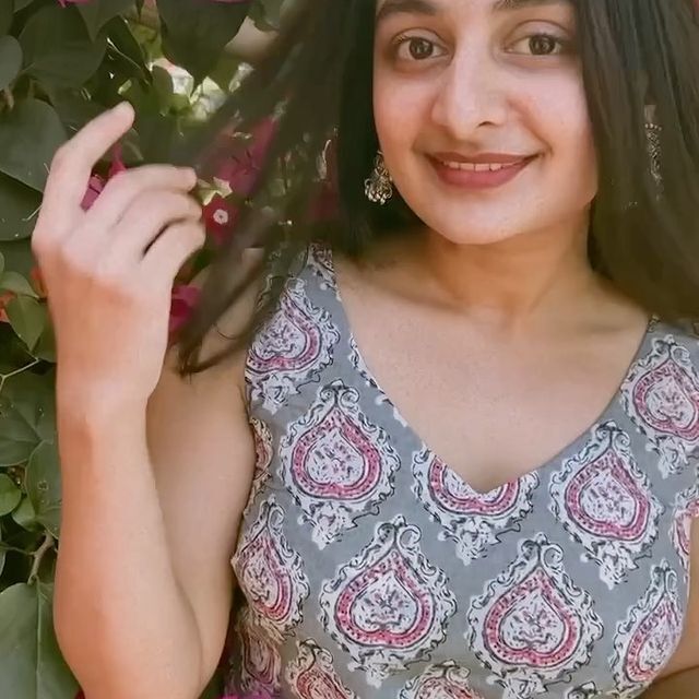 എങ്ങോട്ടാണീ നോക്കുന്നത്!! എസ്തറിന്റെ പുതിയ ചിത്രം വൈറല്‍, കാണാം അടിപൊളി ചിത്രങ്ങള്‍