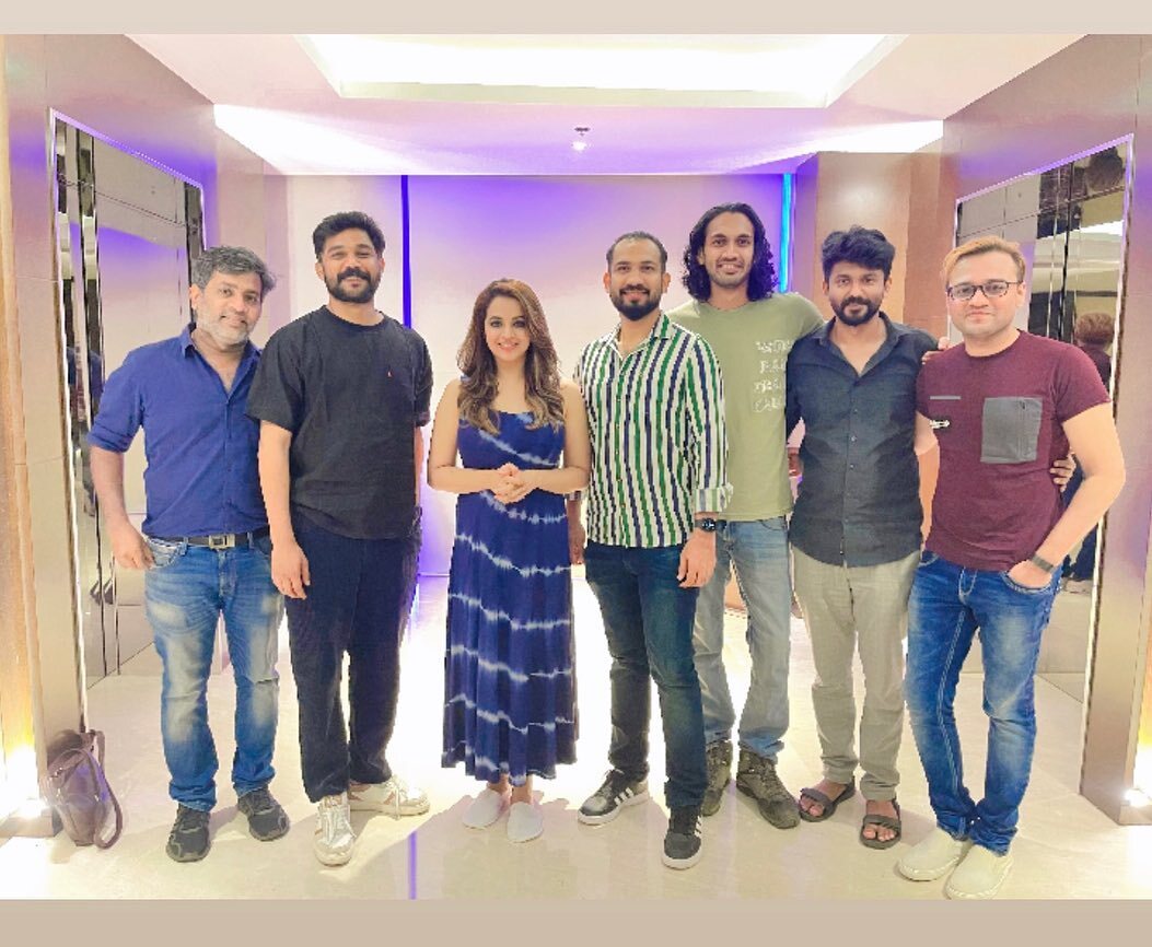 ആഘോഷമാക്കി ഭാവന; തിരിച്ചുവരവ് പൊളിക്കും... ഷറഫുദ്ദീനൊപ്പം ചിത്രങ്ങള്‍