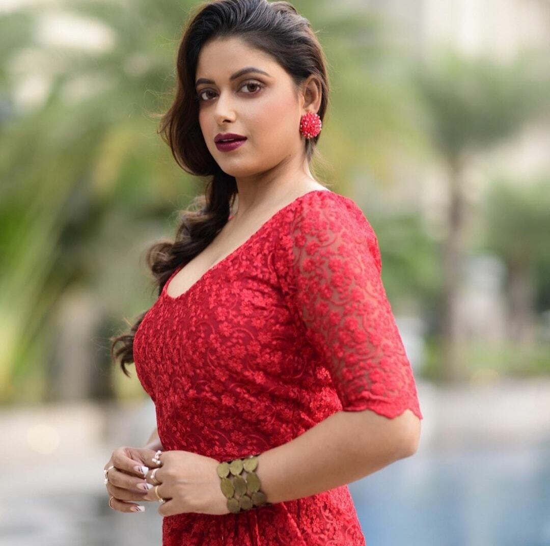 ওটিটি খ্যাত স্নেহার বোল্ড ছবি সোশ্যাল মিডিয়ায় ভাইরাল হয়েছে, দেখুন ছবি 