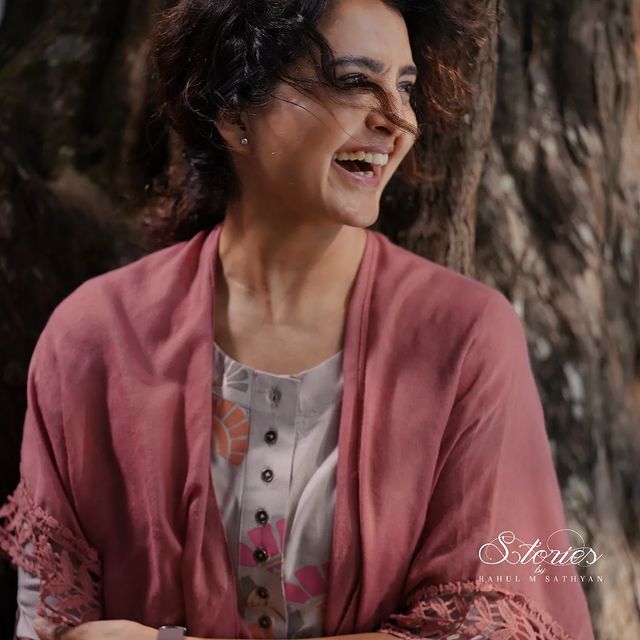 മഞ്ജുവാര്യരുടെ ക്യൂട്ട് ചിത്രങ്ങള്‍ കാണാം... പുതിയ ചിത്രത്തോടൊപ്പം നടിയുടെ കിടിലന്‍ ഉപദേശവും