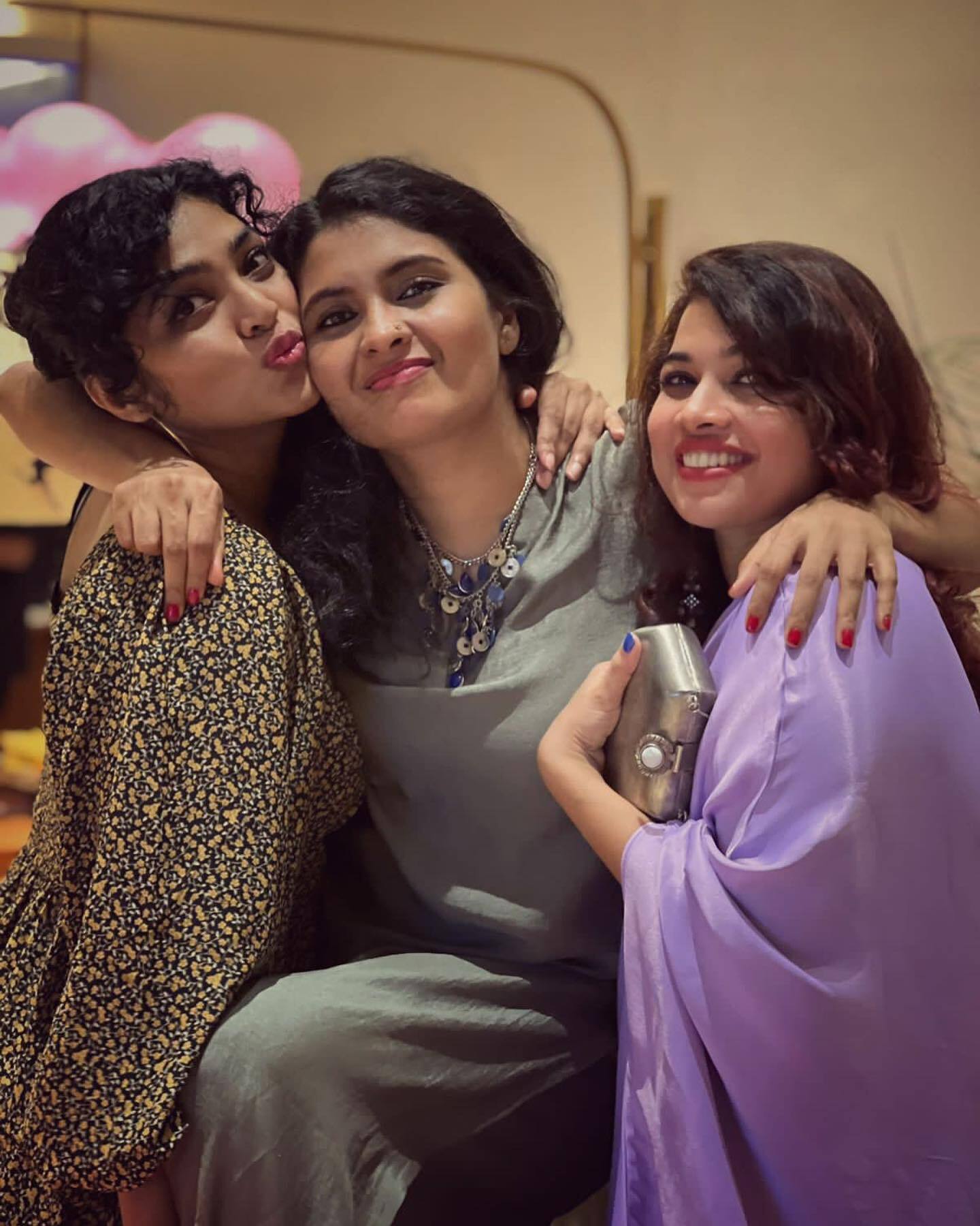 നിറങ്ങളില്‍ മുങ്ങി റിമ കല്ലിങ്കല്‍; ആഘോഷമെന്നാല്‍ ഇതാണ്... നടിയുടെ പുതിയ ചിത്രങ്ങള്‍ കാണാം