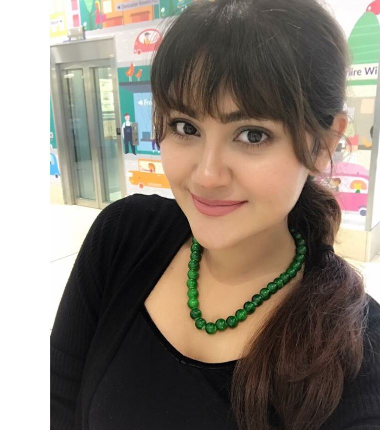 ওপার বাংলার জনপ্রিয় অভিনেত্রী শায়না আমিন বাস্তবেও কতটা সুন্দর দেখে নিন 