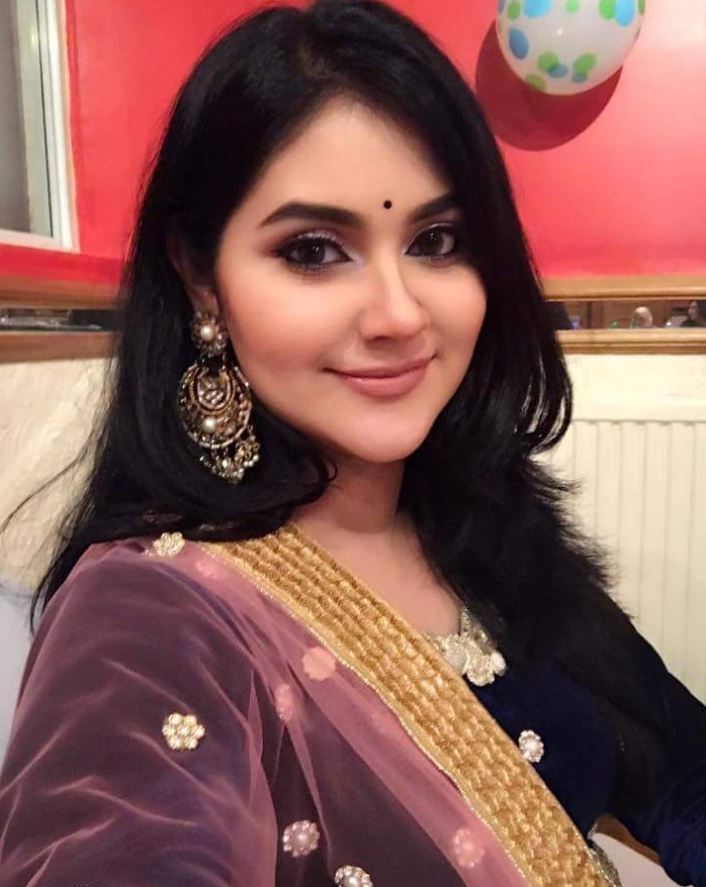 ওপার বাংলার জনপ্রিয় অভিনেত্রী শায়না আমিন বাস্তবেও কতটা সুন্দর দেখে নিন 