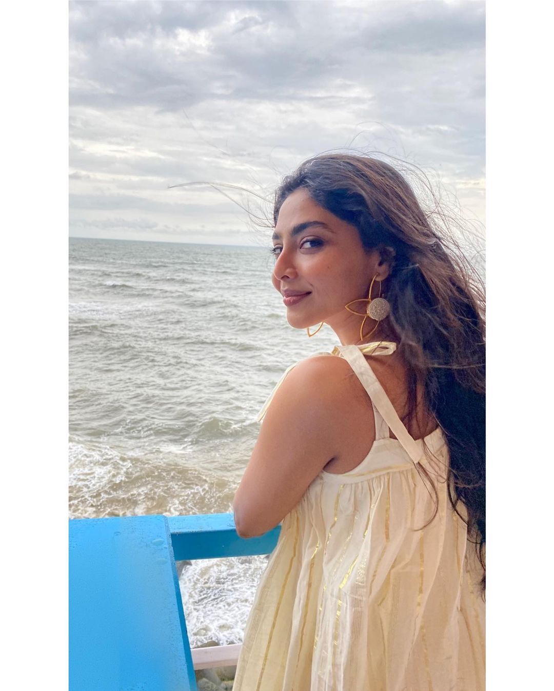 ഹോട്ടായി ഐഷ്വര്യ ലക്ഷ്മി; പുതിയ ചിത്രങ്ങള്‍ സോഷ്യല്‍ മീഡിയയില്‍ വൈറല്‍