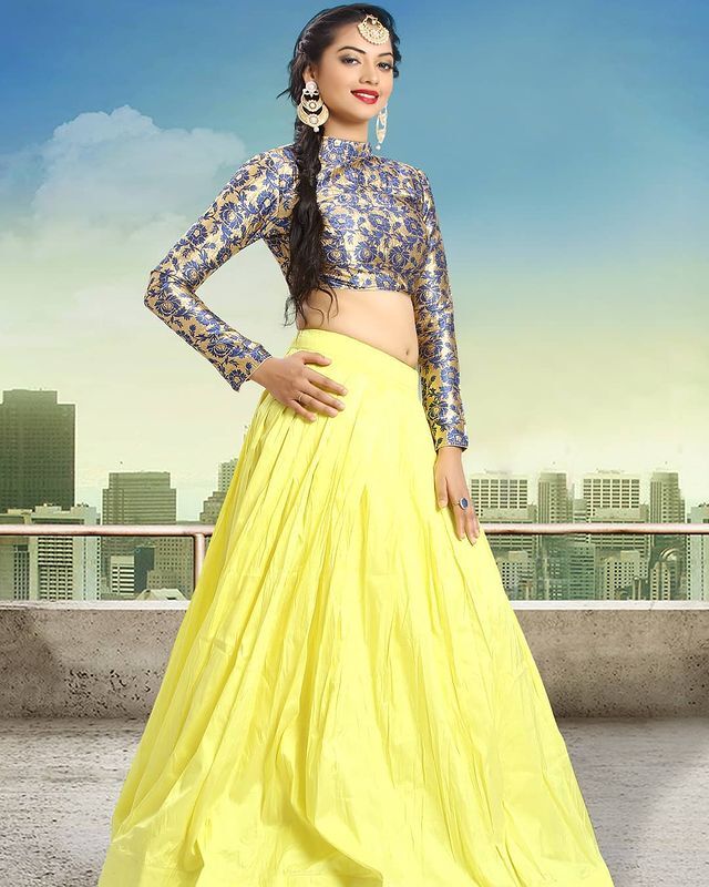 जानिए कौन हैं रक्षा गुप्ता जिनके Bold लुक से हिल गया पूरा भोजपुरी सिनेमा, देखें Photos