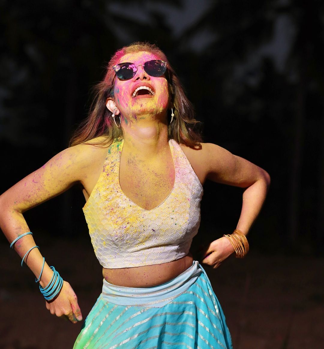 ഇതാര്! ദുബായ് ഷെയ്ഖും കുടുംബവുമോ; വൈറല്‍ ചിത്രങ്ങളുമായി കൃഷ്ണകുമാറും കുടുംബവും