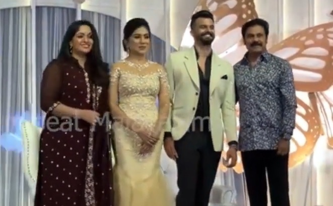 ദിലീപിന്റെ തോളിൽ കൈയ്യിട്ട് മമ്മൂട്ടി, അരികെ ചിരിയോടെ കാവ്യ, സിദ്ദിഖിന്റെ മകന്റെ വിവാഹചടങ്ങിലെ ചിത്രങ്ങൾ കാണാം