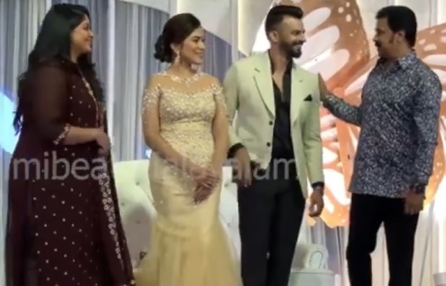 ദിലീപിന്റെ തോളിൽ കൈയ്യിട്ട് മമ്മൂട്ടി, അരികെ ചിരിയോടെ കാവ്യ, സിദ്ദിഖിന്റെ മകന്റെ വിവാഹചടങ്ങിലെ ചിത്രങ്ങൾ കാണാം