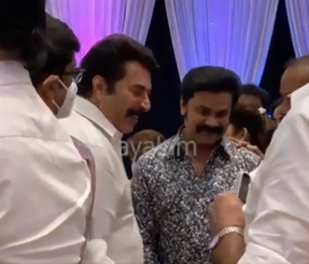 ദിലീപിന്റെ തോളിൽ കൈയ്യിട്ട് മമ്മൂട്ടി, അരികെ ചിരിയോടെ കാവ്യ, സിദ്ദിഖിന്റെ മകന്റെ വിവാഹചടങ്ങിലെ ചിത്രങ്ങൾ കാണാം