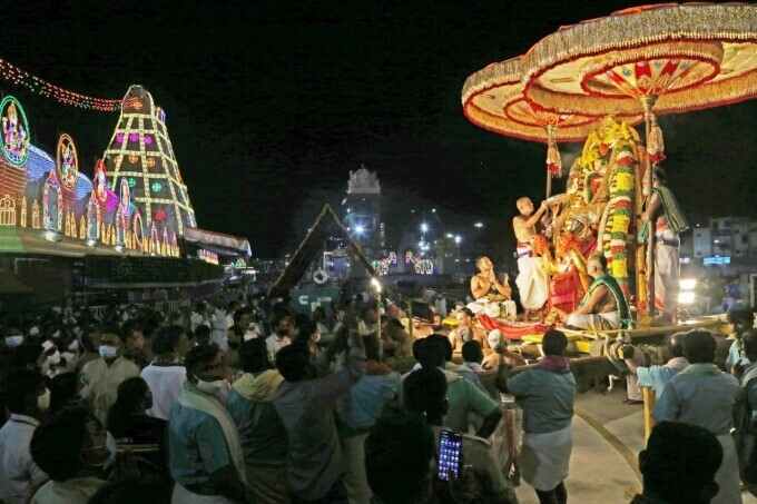 Melukote Cheluvanarayana Swamy Temple Vairamudi Utsava Teppotsava