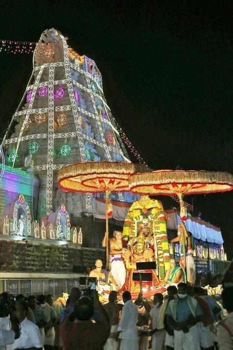 Melukote Cheluvanarayana Swamy Temple Vairamudi Utsava Teppotsava