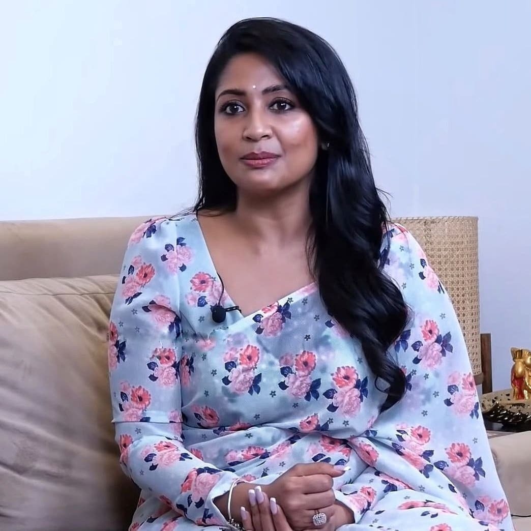 സാരിയില്‍ തിളങ്ങി നവ്യനായര്‍; ഏറ്റവും പുതിയ ചിത്രങ്ങള്‍ ഏറ്റെടുത്ത് ആരാധകര്‍