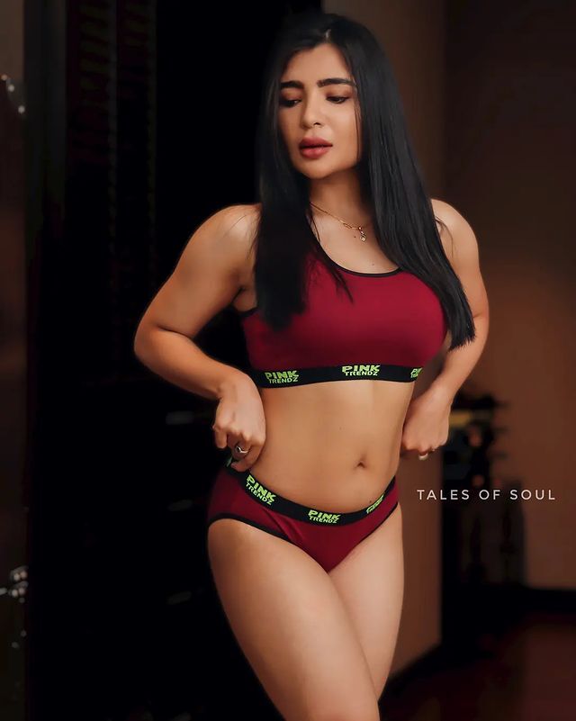 Photos: 'पलंग तोड़' फेम एक्ट्रेस अदिति कोहली हैं असल जिंदगी में बेहद ही Bold,तस्वीरें देख मदहोश हो रहे फैंस