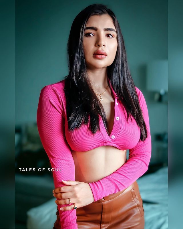 Photos: 'पलंग तोड़' फेम एक्ट्रेस अदिति कोहली हैं असल जिंदगी में बेहद ही Bold,तस्वीरें देख मदहोश हो रहे फैंस