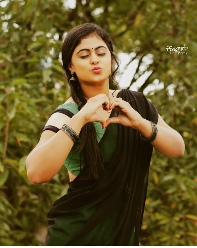 Photos: जानिए कौन हैं साउथ की सुपर एक्ट्रेस मेघाश्री जिनकी Smile पर दिल हार जाते हैं फैंस