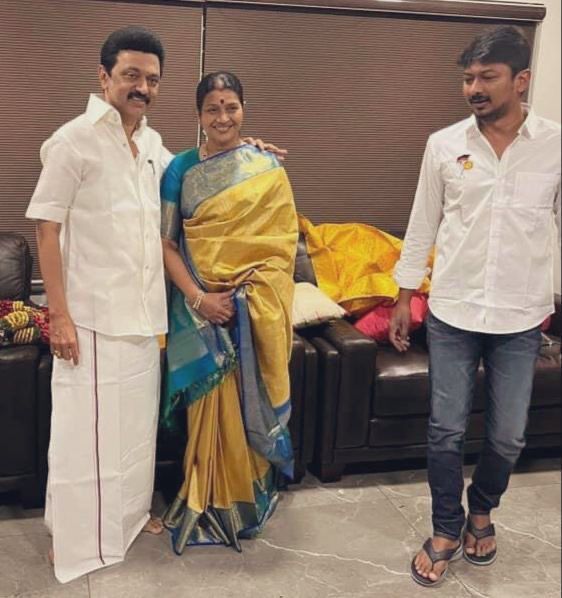 PHOTOS : குடும்பத்துடன் கேக் வெட்டி பிறந்தநாள் கொண்டாடிய முதலமைச்சர் மு.க.ஸ்டாலின்... படங்கள்!
