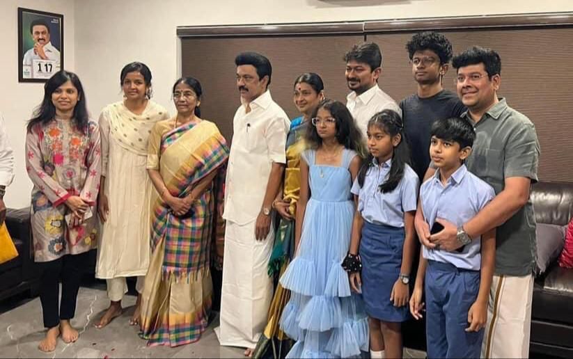 PHOTOS : குடும்பத்துடன் கேக் வெட்டி பிறந்தநாள் கொண்டாடிய முதலமைச்சர் மு.க.ஸ்டாலின்... படங்கள்!