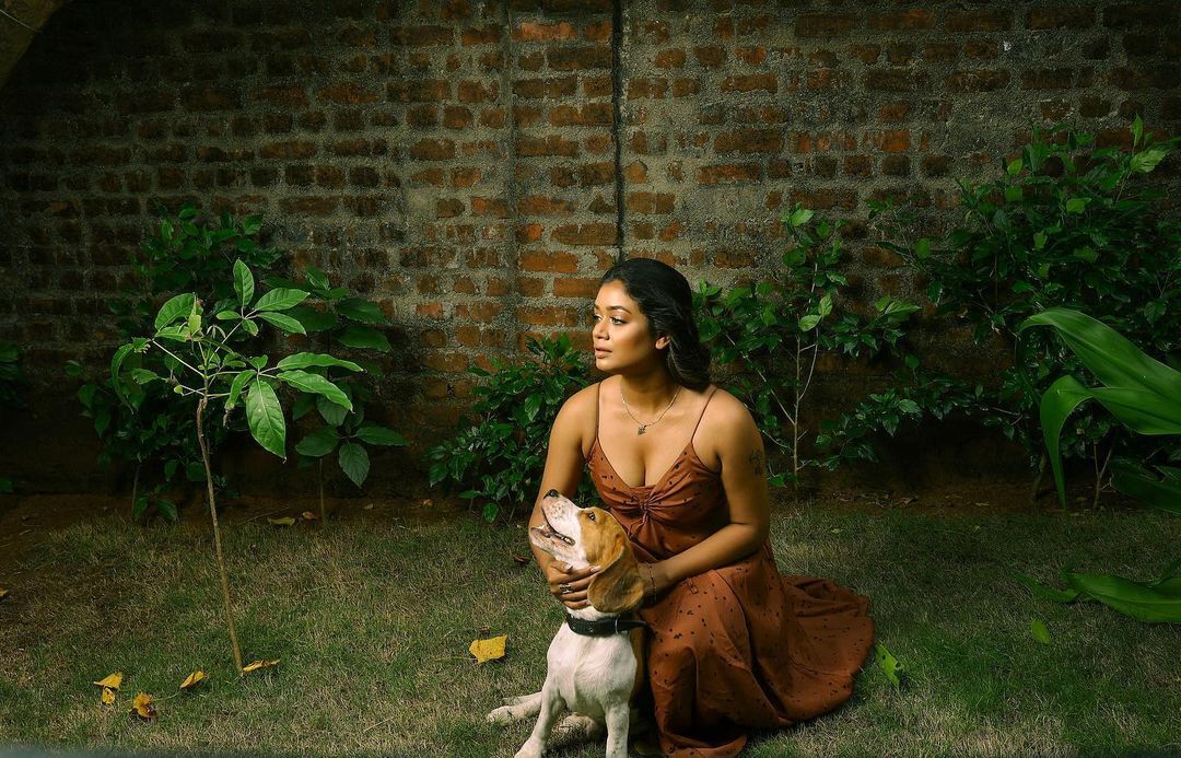 PHOTOS : ப்பா... சும்மா சொல்லக்கூடாது நீங்க அம்புட்டு அழகு.. வெட்கத்தில் நனைந்த நடிகை ஸ்வயம் சித்தா... கவர்ச்சி படங்கள்!