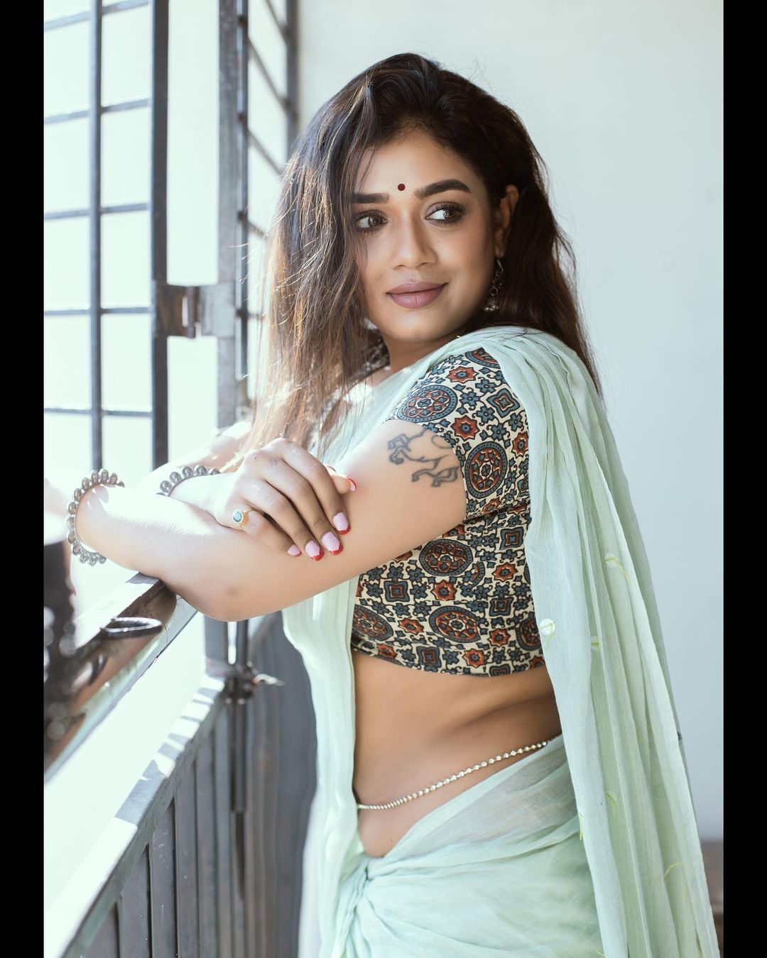 PHOTOS : ப்பா... சும்மா சொல்லக்கூடாது நீங்க அம்புட்டு அழகு.. வெட்கத்தில் நனைந்த நடிகை ஸ்வயம் சித்தா... கவர்ச்சி படங்கள்!