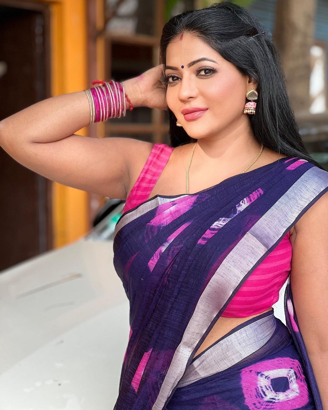 PHOTOS : சேலையில் செதுக்கி வைச்ச சிலையாய் நிற்கும் ரேஷ்மா... ஆளை அசத்தும் நச் போட்டோஸ்!