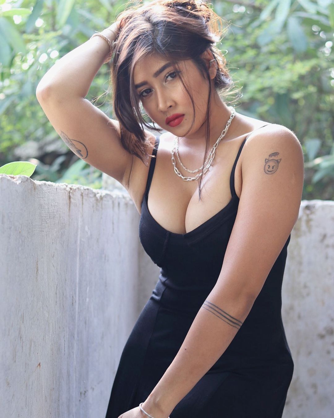 PHOTOS : பனியனுடன் நடுரோட்டில் ஹாட் போட்டோஷூட் நடத்திய சோபியா அன்சாரி... லேட்டஸ்ட் படங்கள் இதோ!  