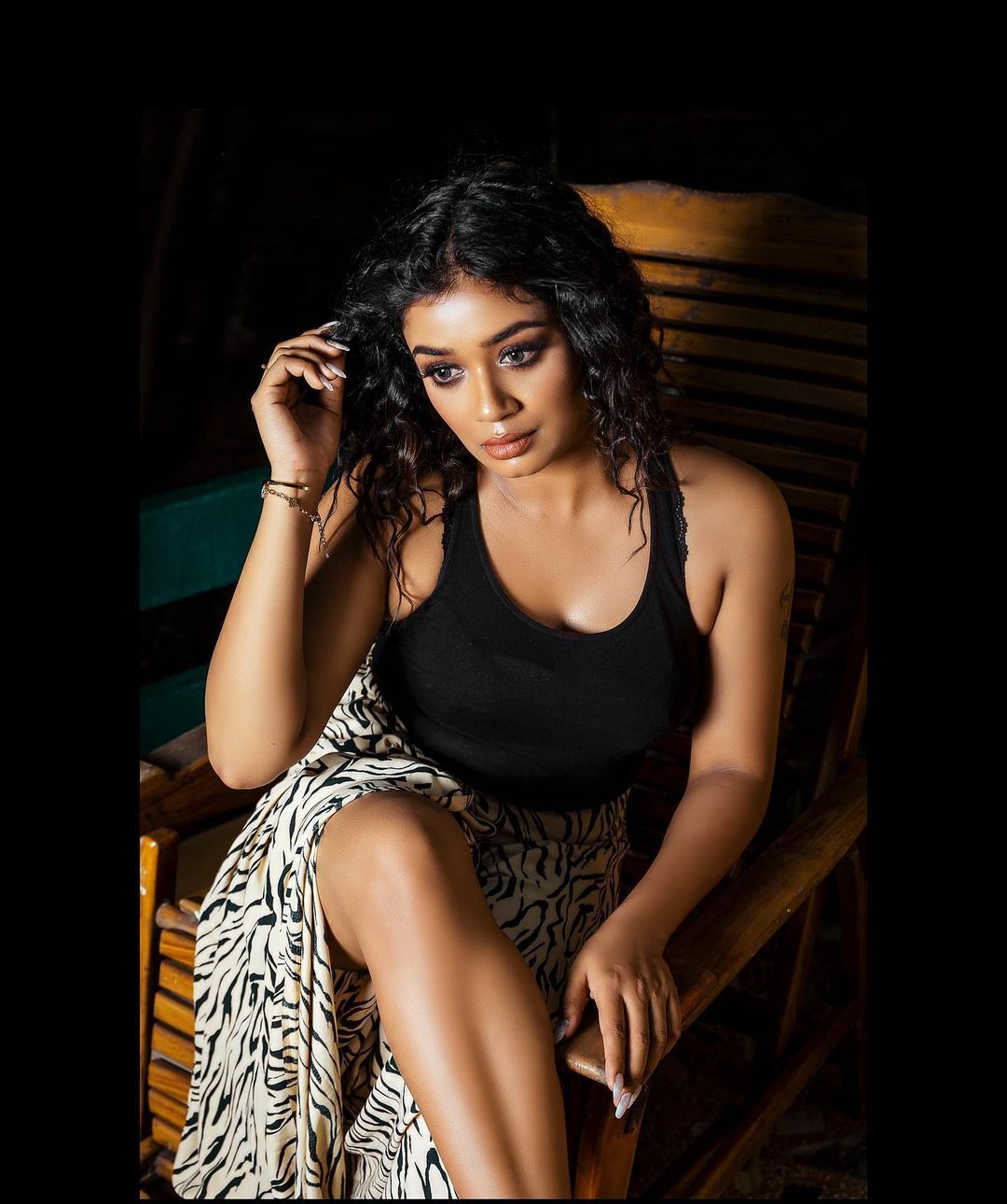 PHOTOS : “வர்ணிக்க வார்த்தைகளே இல்லை“.. ஹாட் ட்ரெஸ்ஸில் மனதை மயக்கும் ஸ்வயம் சித்தா! 