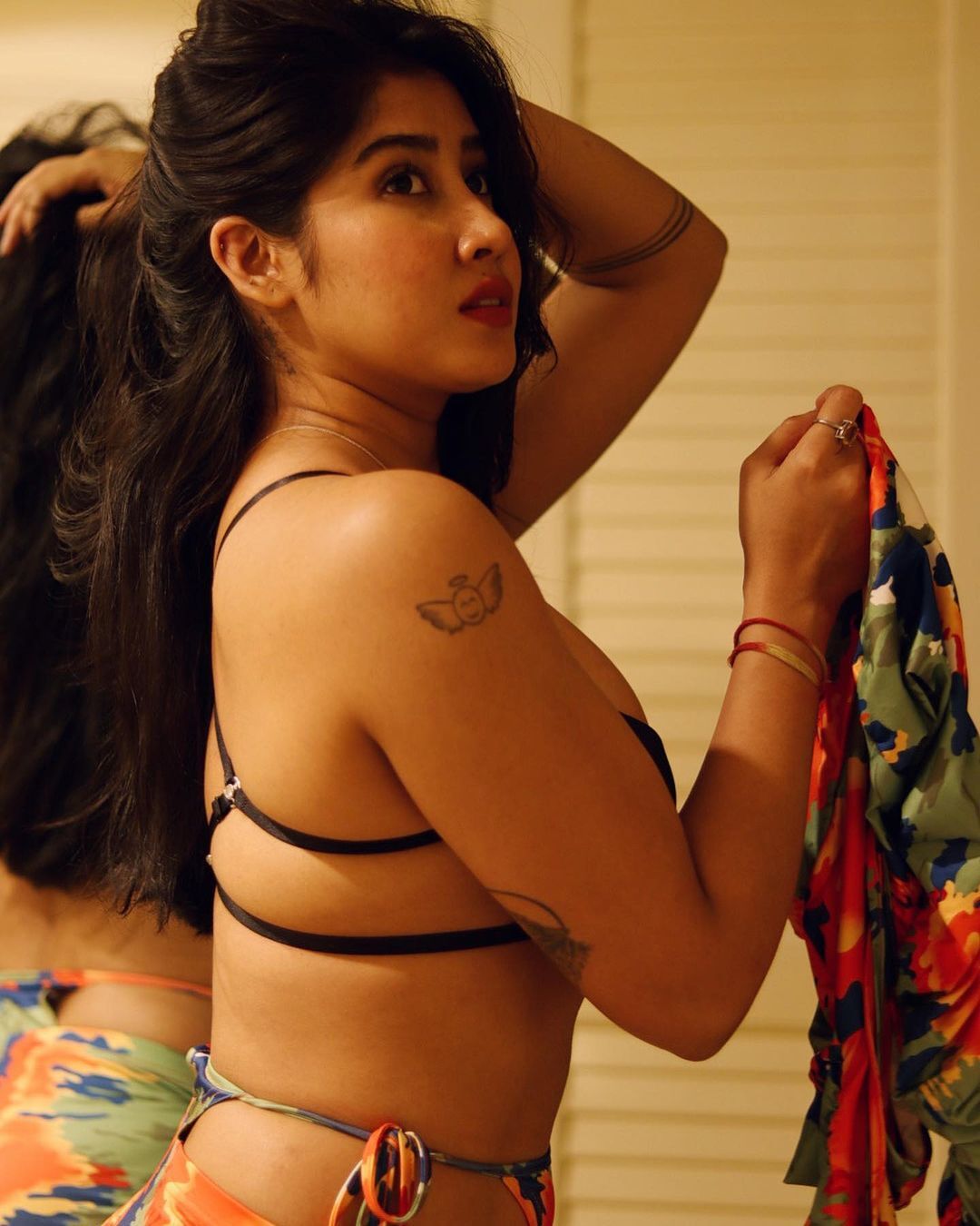 PHOTOS : கருப்பு பிகினியில் ஹாட் போட்டோஷூட்... சோபியாவின் வேற லெவல் லேட்டஸ்ட் கவர்ச்சி போட்டோஸ்! 