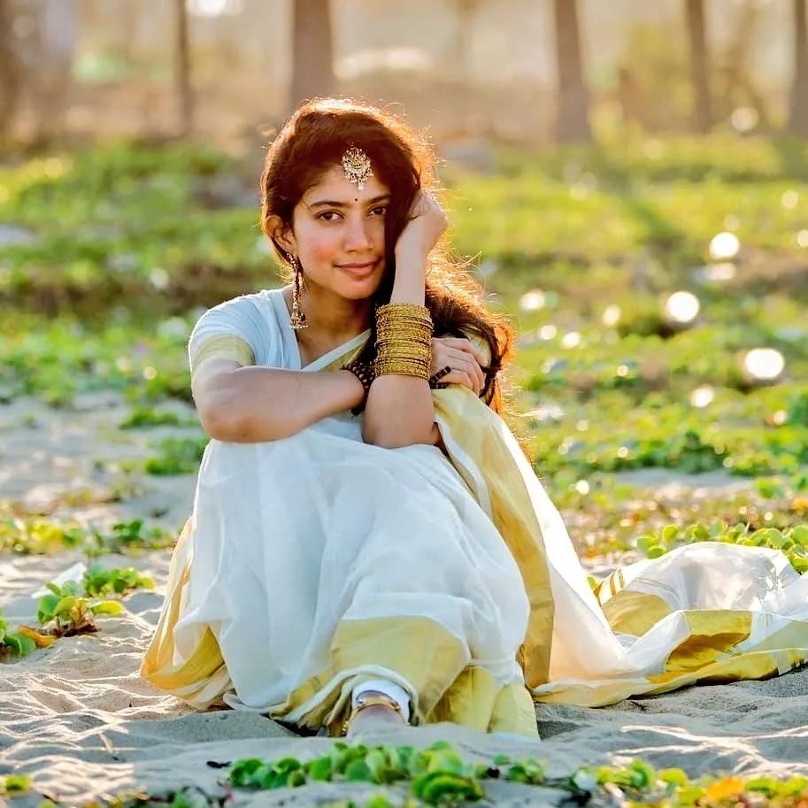 കുട്ടിയുടുപ്പിട്ട് പുതിയ ലുക്കിൽ സായ് പല്ലവി, ഇതെന്ത് മാറ്റമെന്ന് ആരാധകർ, ചിത്രങ്ങൾ