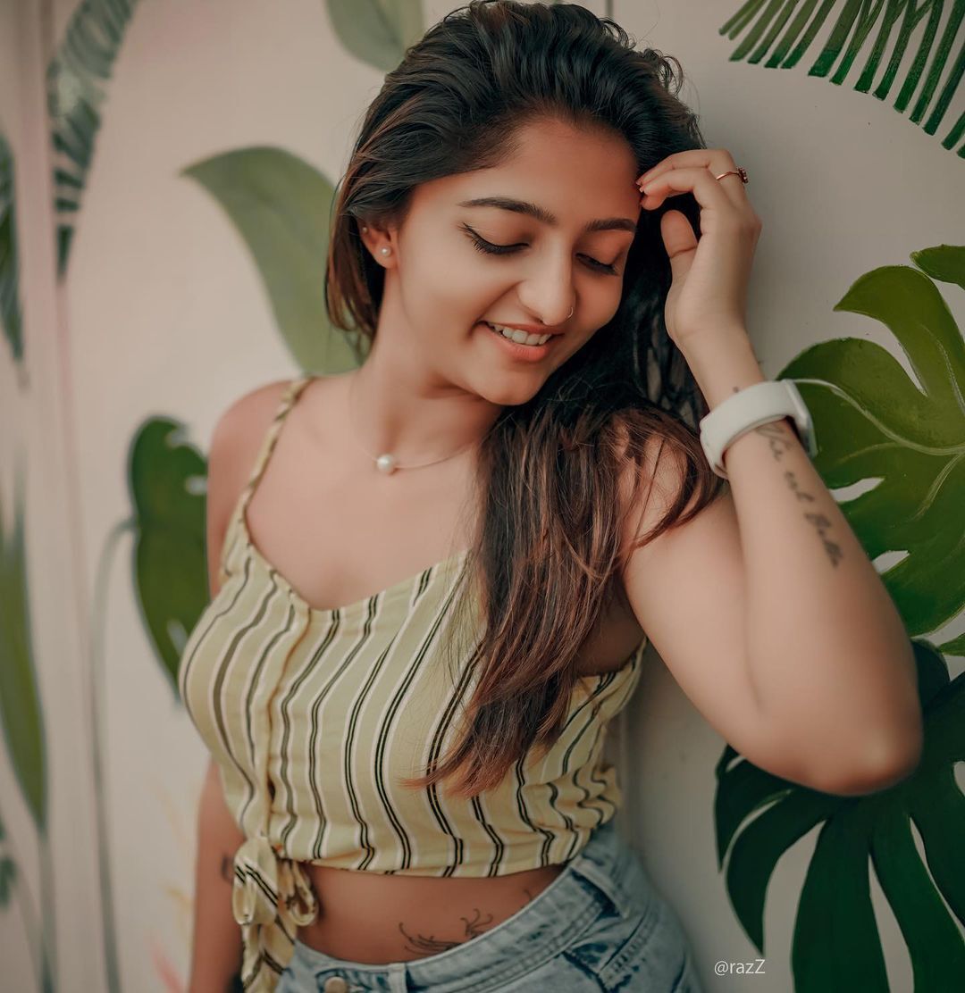 ഡ്രൈസ്സിലാണ് ആരാധകർക്ക് കണ്ണ്; നൈസ് അല്ലേ, അതേ നൈസാണ്; പുത്തൻ ട്രെൻഡി ...