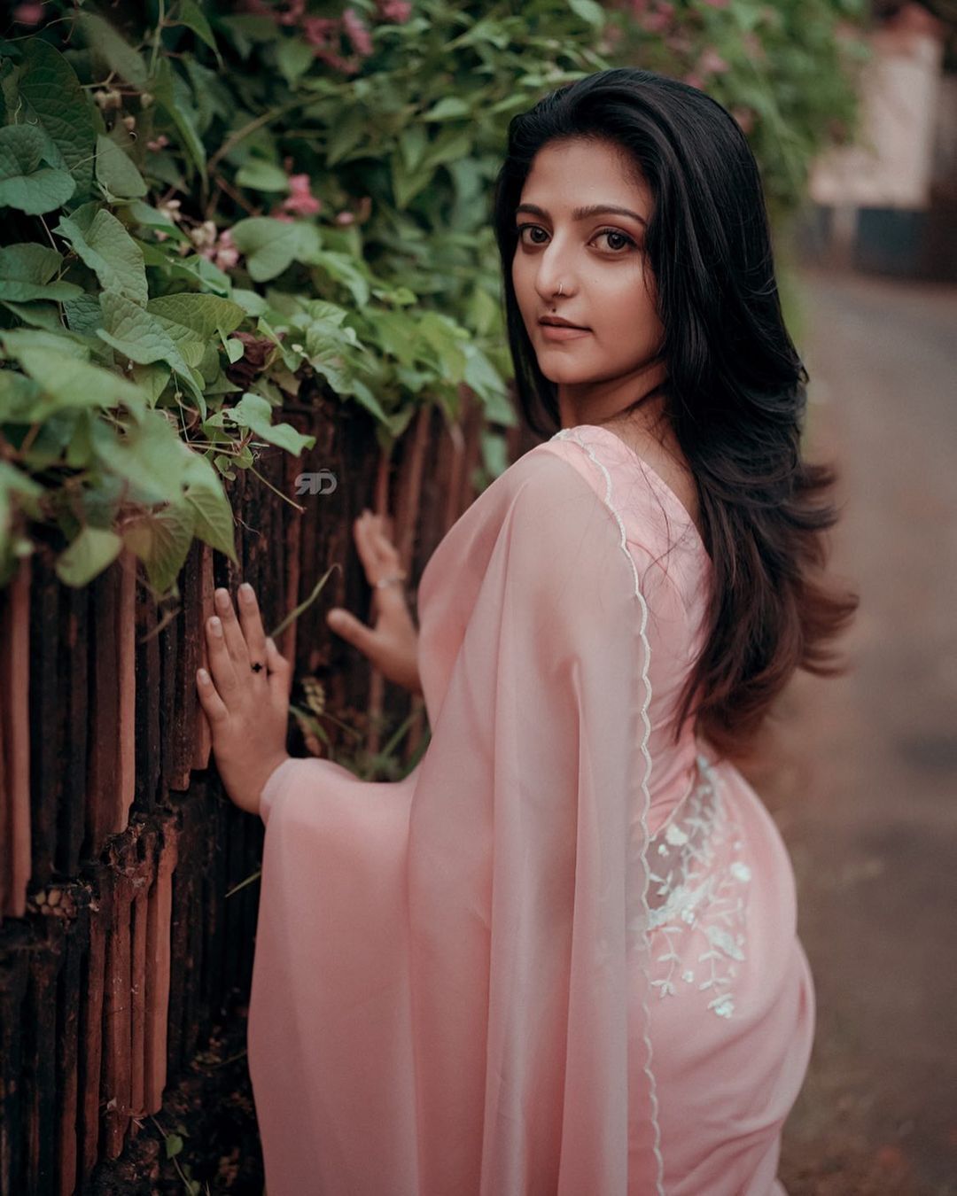 ഡ്രൈസ്സിലാണ് ആരാധകർക്ക് കണ്ണ്; നൈസ് അല്ലേ, അതേ നൈസാണ്; പുത്തൻ ട്രെൻഡി ...