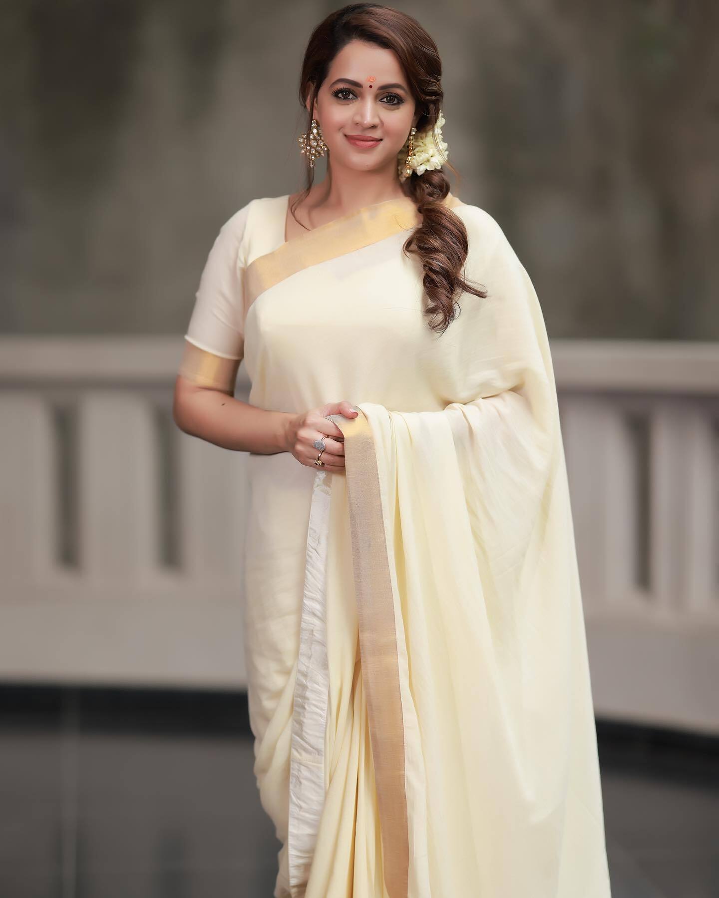 ഇസ്ഹാക്കിനെ ചുംബിക്കുന്ന ഭാവന; ചിത്രം പങ്കുവച്ച് കുഞ്ചാക്കോ ബോബന്‍, ലേറ്റസ്റ്റ് ചിത്രങ്ങള്‍ കാണാം