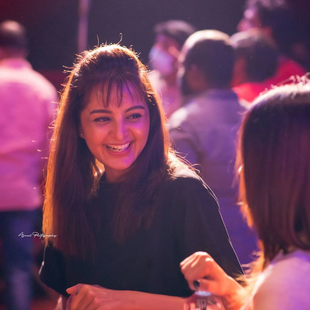 ഇത് ഡാന്‍സ് മാസ്റ്റർ വിക്രം.. സോറി പ്രഭുദേവേ സ്റ്റാർ; 'സാറി'നൊപ്പമുള്ള ചിത്രവുമായി മഞ്ജു വാര്യർ