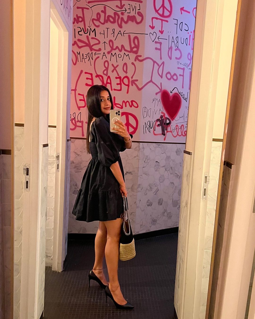 ഇത് നമ്മുടെ മീരാ ജാസ്മിന്‍ തന്നെയാണോ..: ഞെട്ടിച്ച് പുതിയ മേക്കാവർ