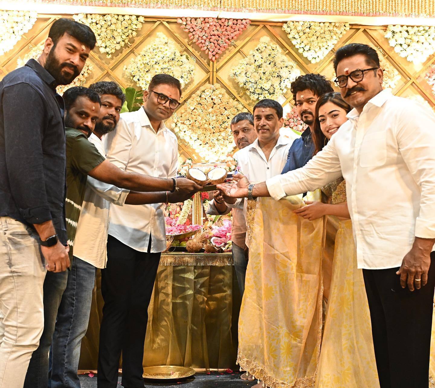 പൊട്ടിച്ചിരിച്ച് രശ്മിക മന്ദാന; ഈ ചിരിക്ക് പിന്നില്‍ ഒരു രഹസ്യമുണ്ട്... കാണാം ചിത്രങ്ങള്‍