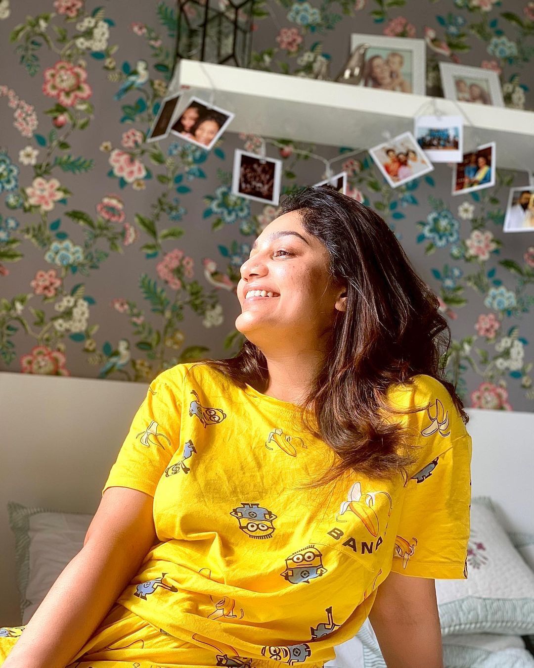 അന്ന് ഗ്ലാമർ മോഡേണെങ്കില്‍ ഇന്ന് തിളക്കം സാരിയില്‍: ഏത് ഡ്രസിലും സുന്ദരിയായി ആര്യ