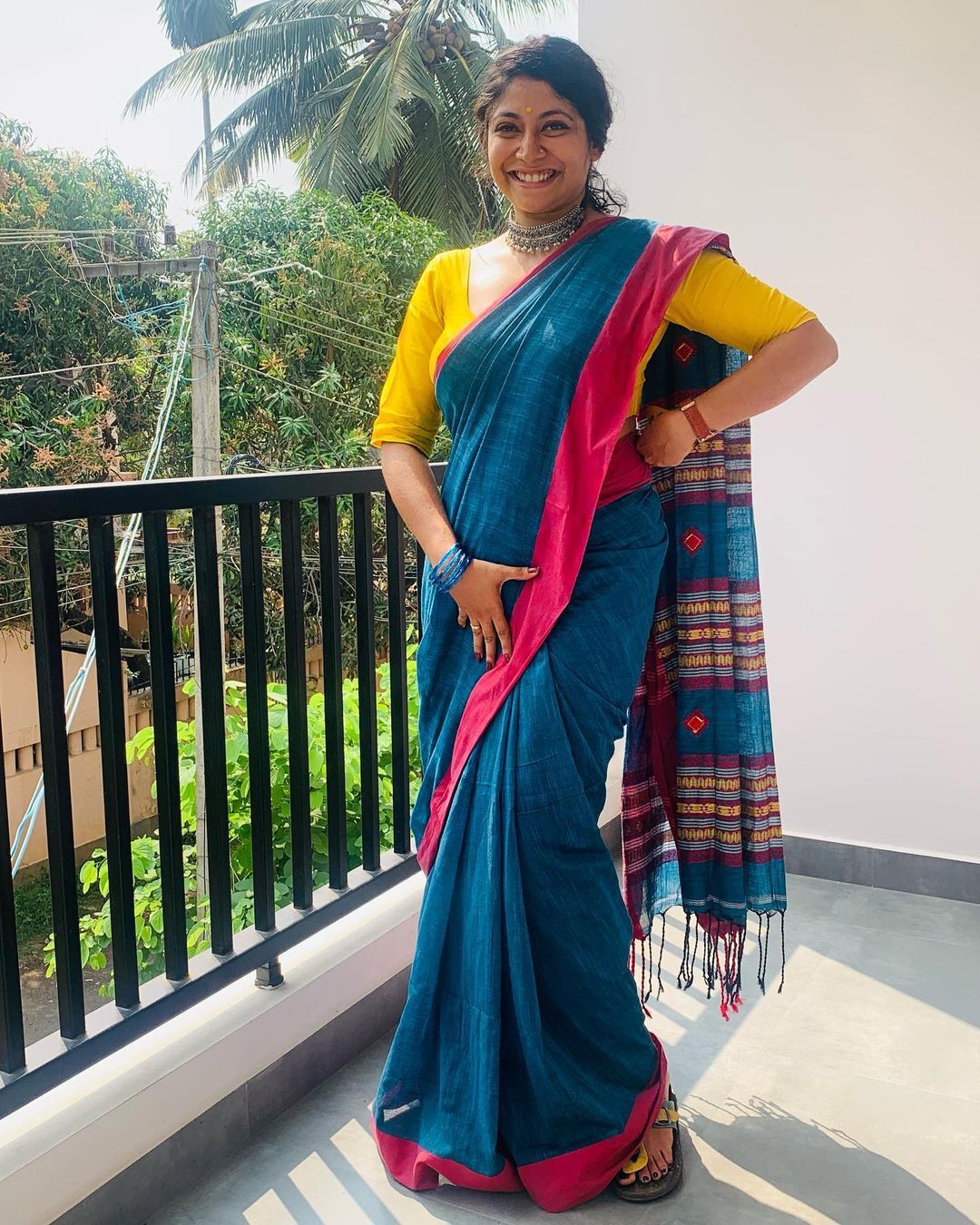  'തൂക്കിക്കൊല്ലാതിരിക്കാൻ പറ്റുവോ'; കിടിലൻ ലുക്കിൽ കിടിലൻ ഫോട്ടോ..റിമയ്ക്ക് പിന്തുണയുമായി അഭയ ഹിരൺമയി