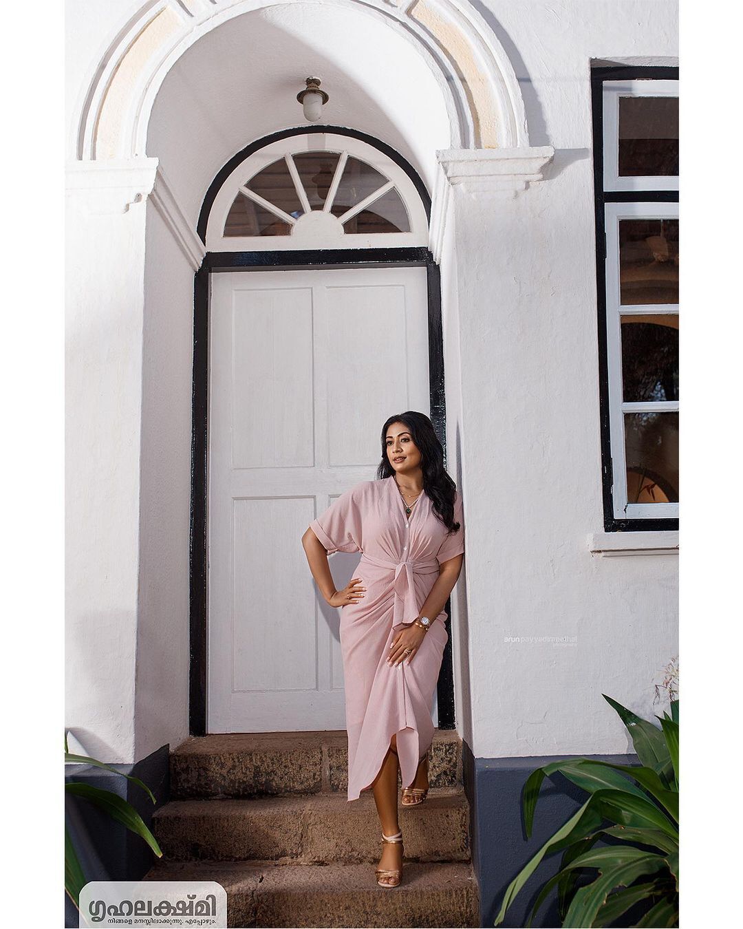 നാടന്‍ മാത്രമല്ല മോഡേണും ഇവിടെ വഴങ്ങും: അതിംഗംഭീര ഫോട്ടോഷൂട്ടുമായി നവ്യ നായർ