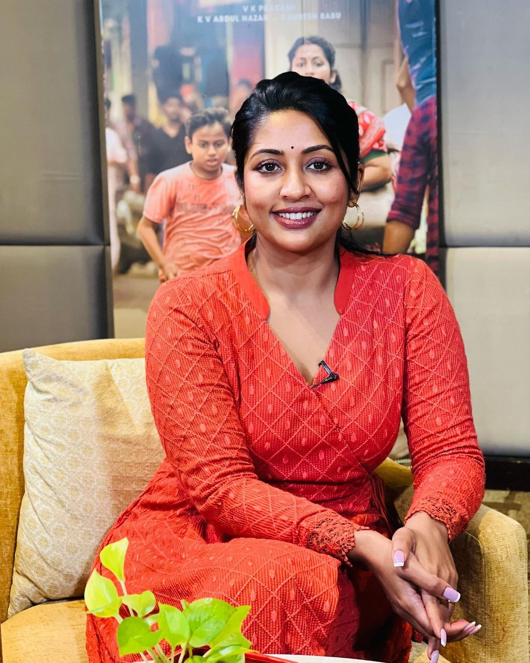 നാടന്‍ മാത്രമല്ല മോഡേണും ഇവിടെ വഴങ്ങും: അതിംഗംഭീര ഫോട്ടോഷൂട്ടുമായി നവ്യ നായർ