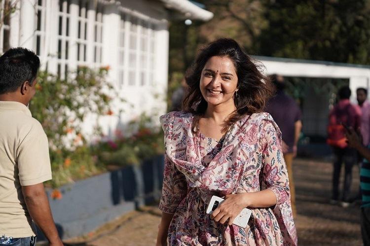 ലളിതം സുന്ദരം ഒപ്പം കരുത്തും; ഇത് മഞ്ജു വാര്യർ സ്റ്റൈല്‍, വൈറലായി പുതിയ ചിത്രങ്ങള്‍