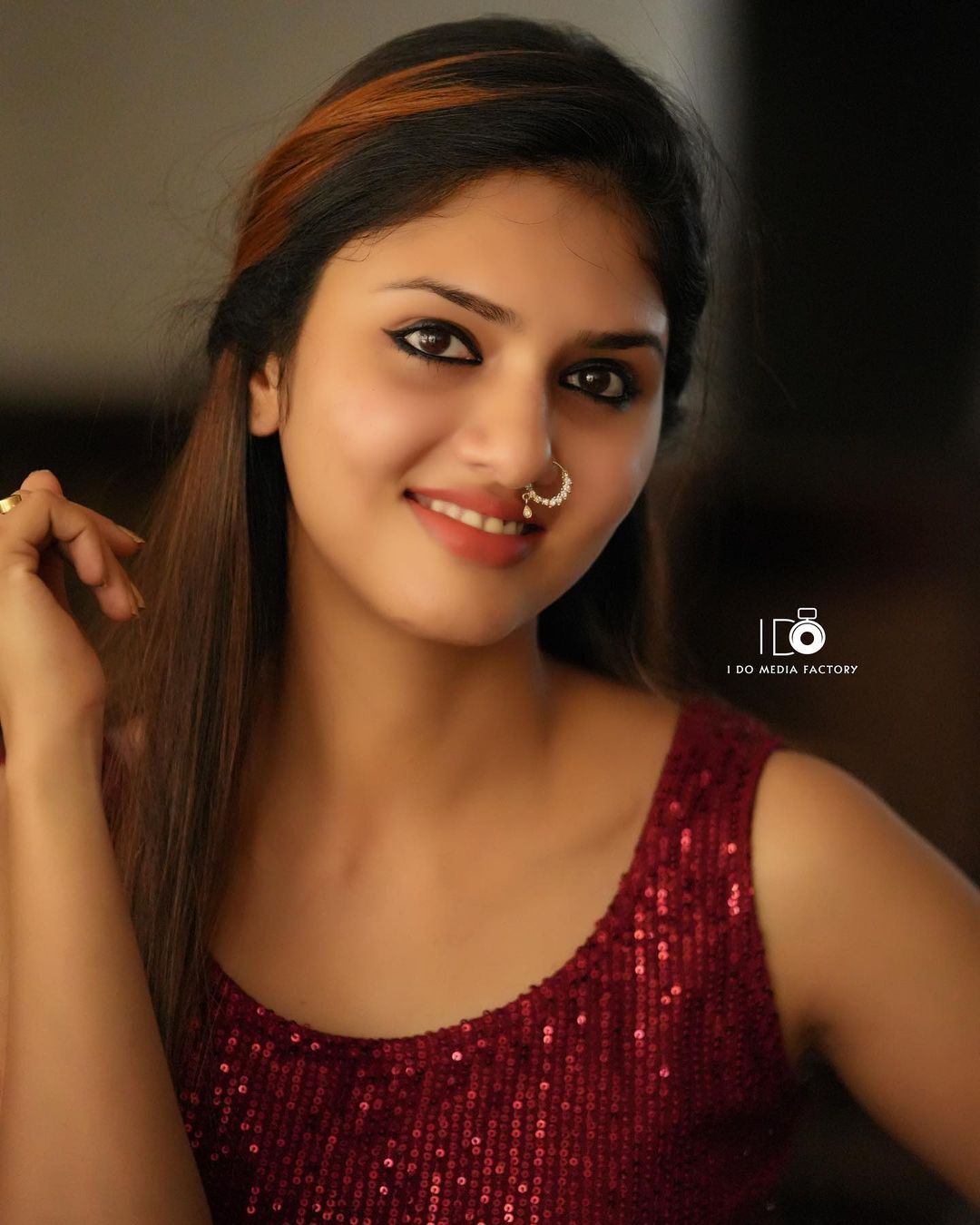  'ഗായത്രി സുരേഷിനോട് എങ്ങനെ ഇഷ്ടം തോന്നാതിരിക്കും'..ഇത് ട്രോളല്ല.. എന്നാ ഒരു ലുക്കാ'..വൈറൽ ഫോട്ടോ