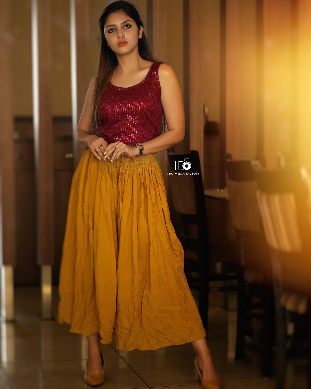  'ഗായത്രി സുരേഷിനോട് എങ്ങനെ ഇഷ്ടം തോന്നാതിരിക്കും'..ഇത് ട്രോളല്ല.. എന്നാ ഒരു ലുക്കാ'..വൈറൽ ഫോട്ടോ