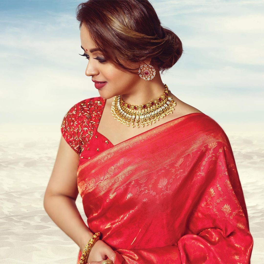  'ഭാവന, എങ്ങനെയാണ് ഇങ്ങനെ സുന്ദരിയായിട്ടിരിക്കാൻ കഴിയുന്നത്';കിടിലൻ ചിത്രങ്ങളുമായി നടി,വൻ വൈറൽ